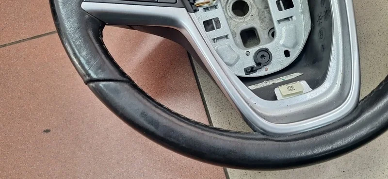 Lederlenkrad Multifunktion Opel Astra J 13305818 image 6