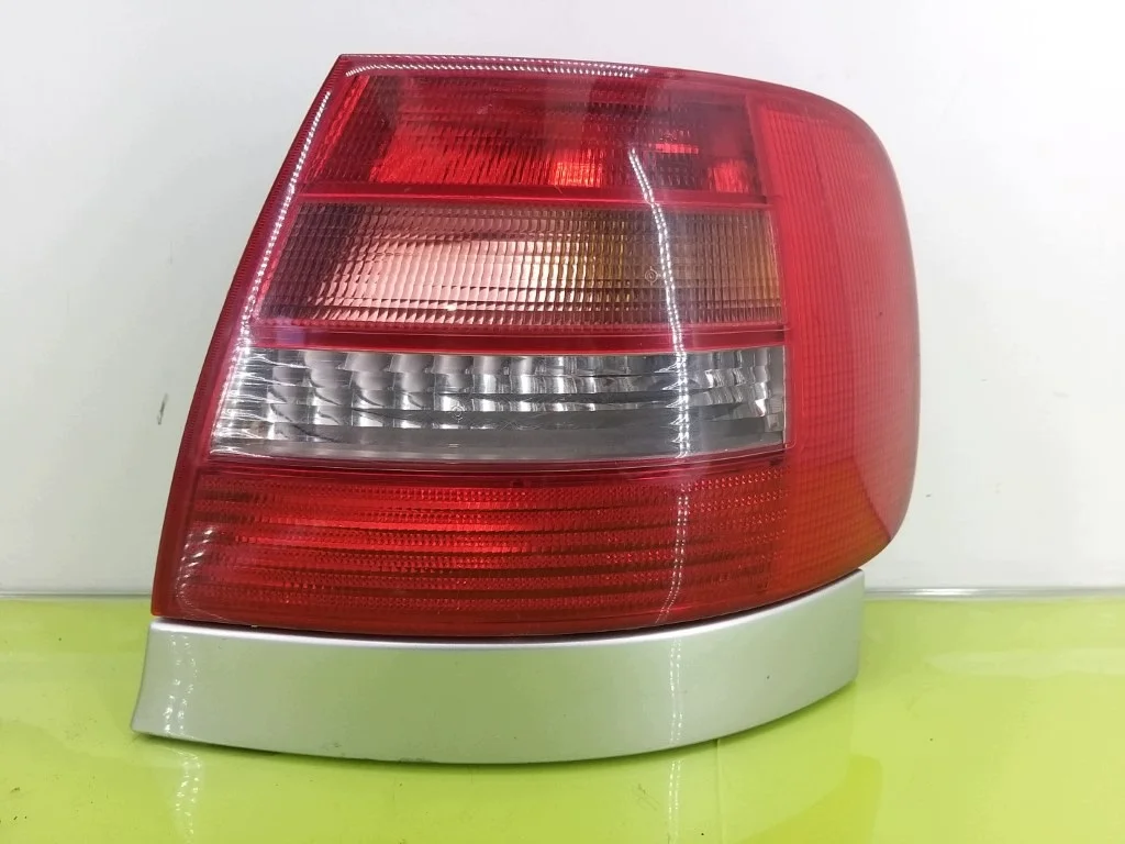 Luz trasera derecha Audi A4 B5 1999-2001 156730