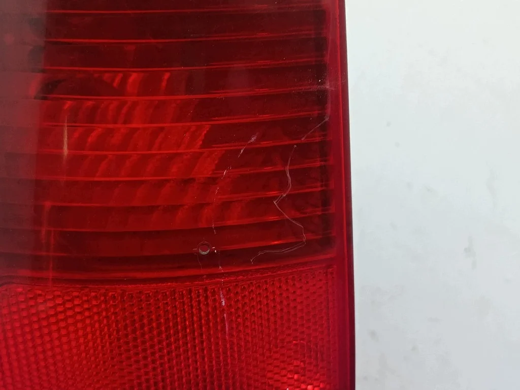 Baklykta vänster Ford Focus Kombi image 3