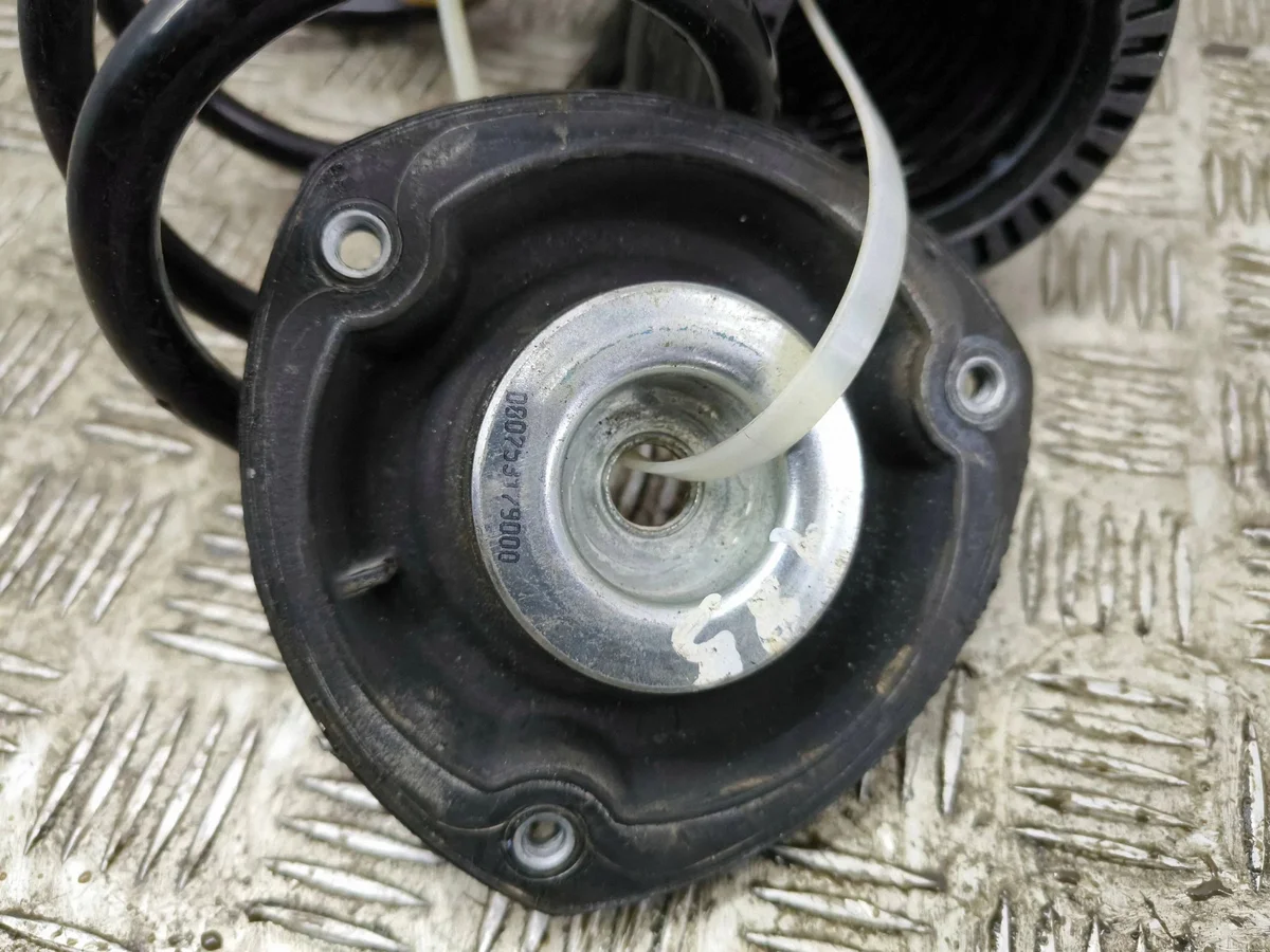 Audi A3 8Y 2023 Federbein vorne AMD122605 image 3