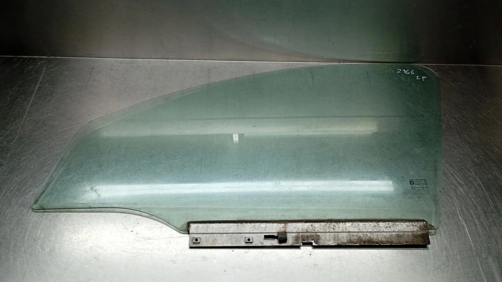Opel Corsa C etuoven lasi 2004