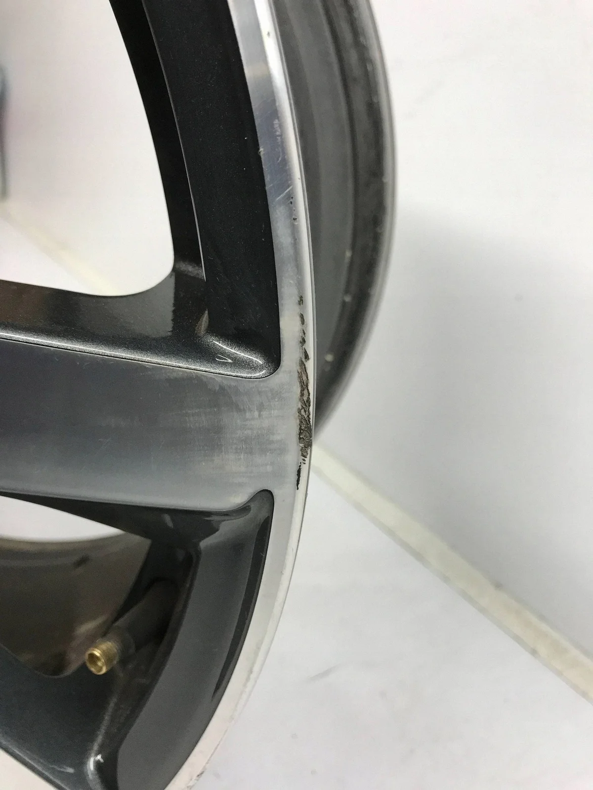 Audi A4 B9 Wheel Rim 8W0601025FJ image 7
