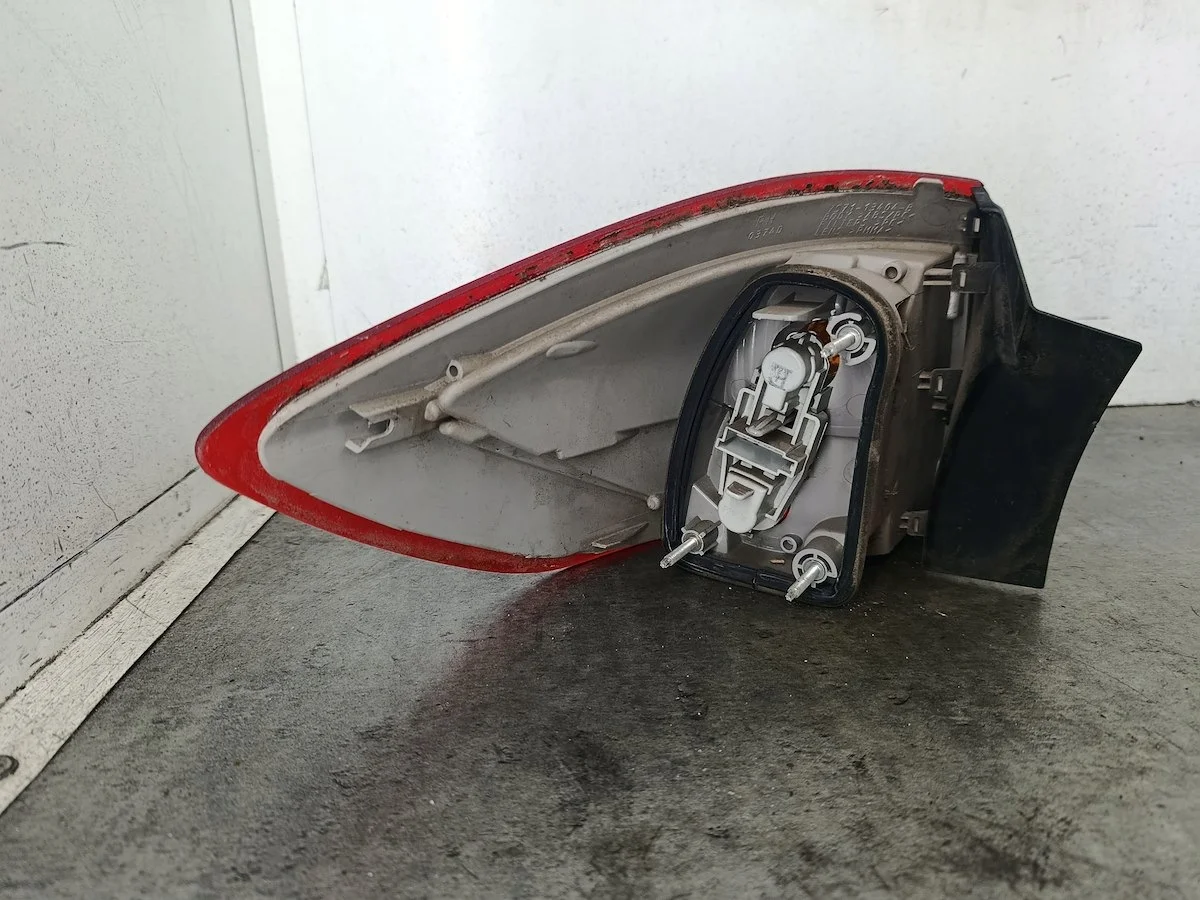Baklykta Höger Ford Mondeo IV 7S71-13404-B Kombi image 3