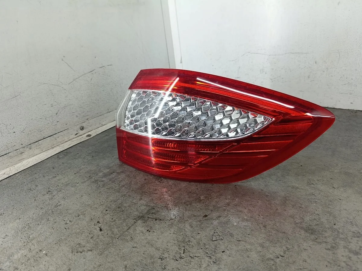 Baklykta Höger Ford Mondeo IV 7S71-13404-B Kombi image 5