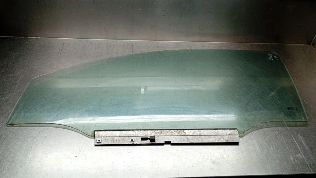 Fönsterglas dörr vänster Opel Corsa C