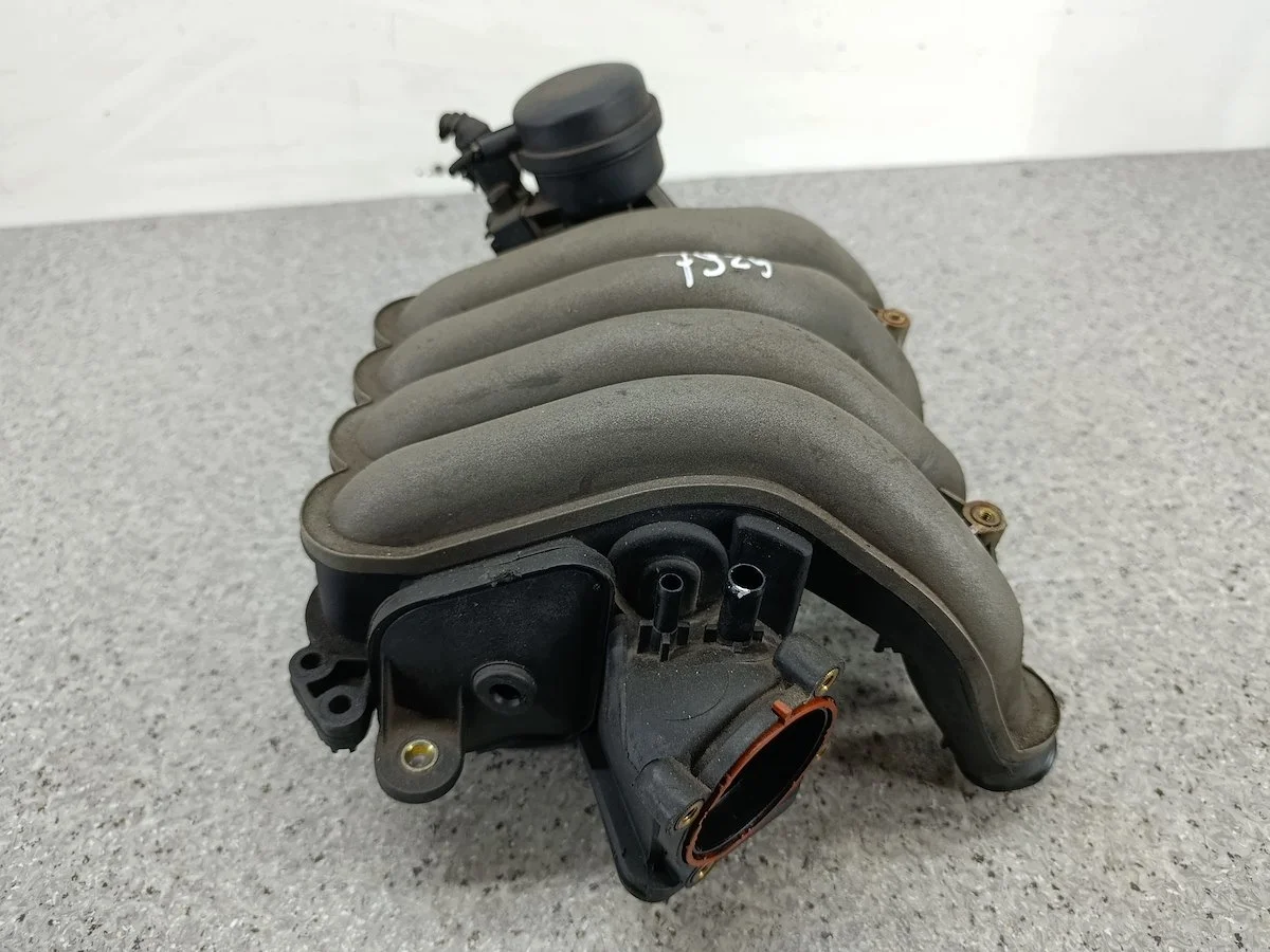 Colector de admisión Audi A4 B6 1.6 8V 06B133210AL image 3