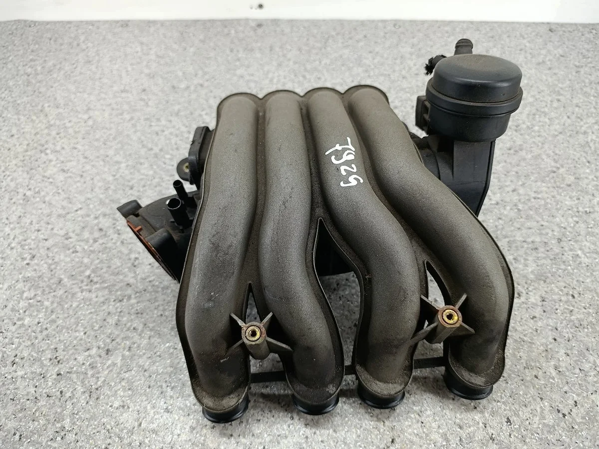 Colector de admisión Audi A4 B6 1.6 8V 06B133210AL image 4