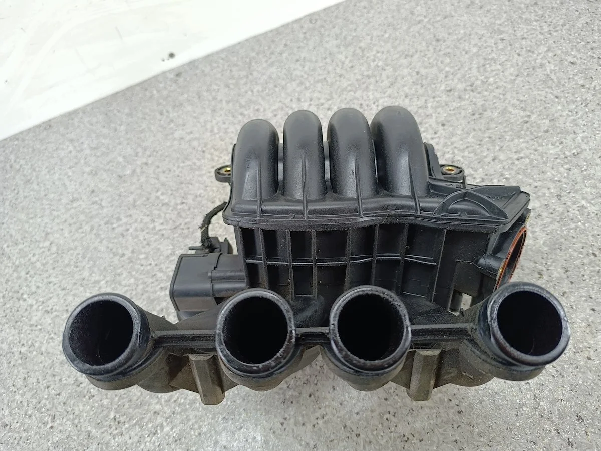 Colector de admisión Audi A4 B6 1.6 8V 06B133210AL image 5