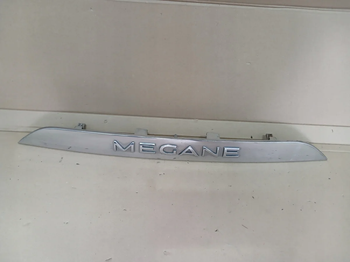 Moldura portón trasero Renault Megane IV 848100292R