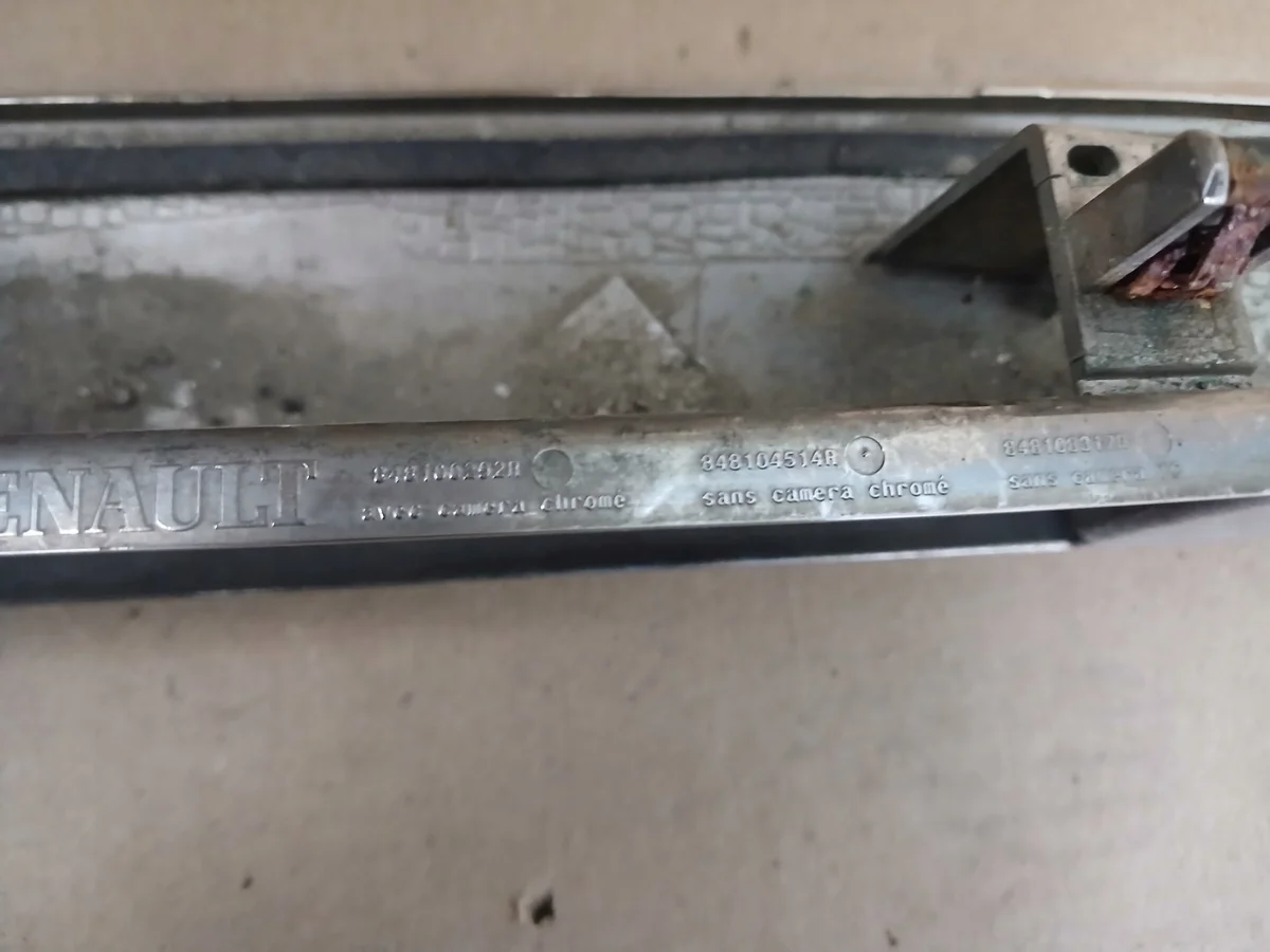 Moldura portón trasero Renault Megane IV 848100292R image 3