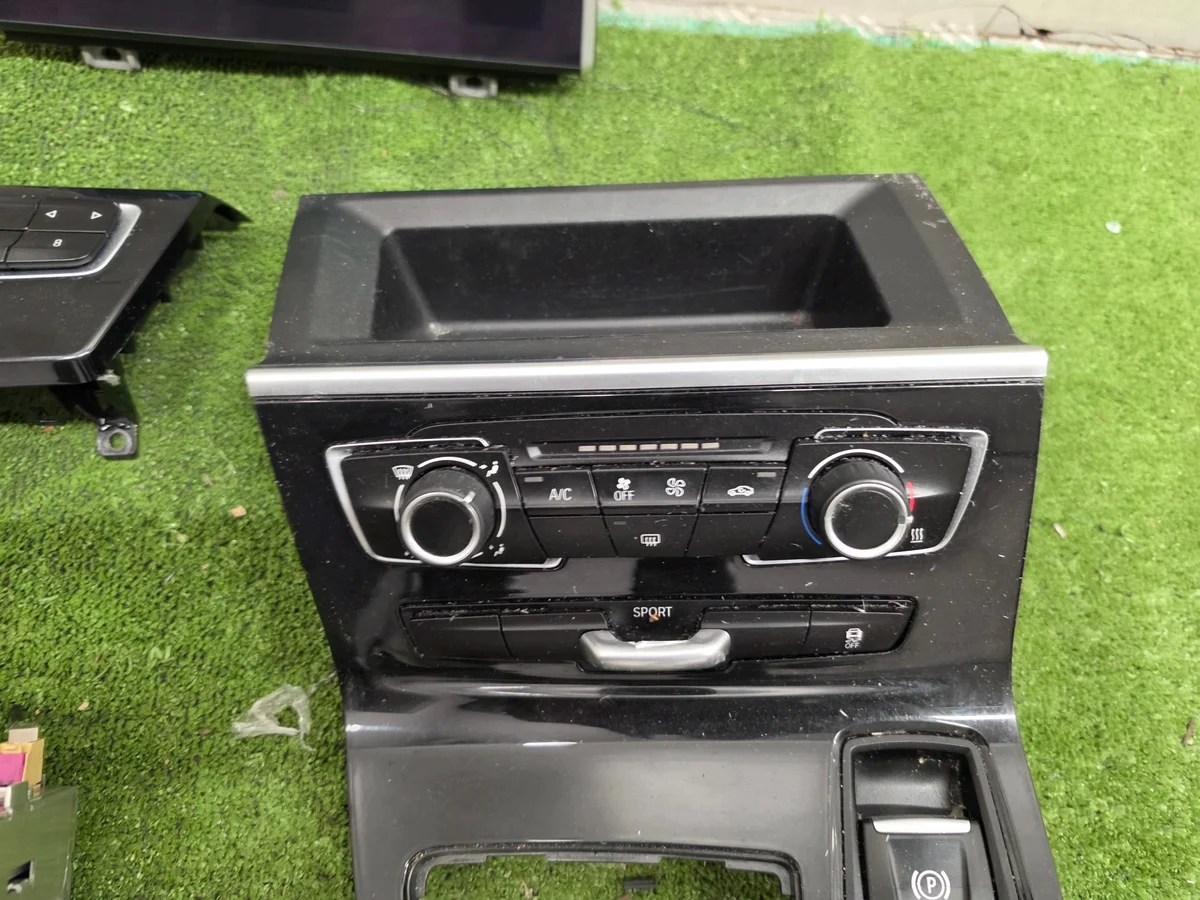 Radio Navigation BMW 2 F45 F46 8718206 image 4