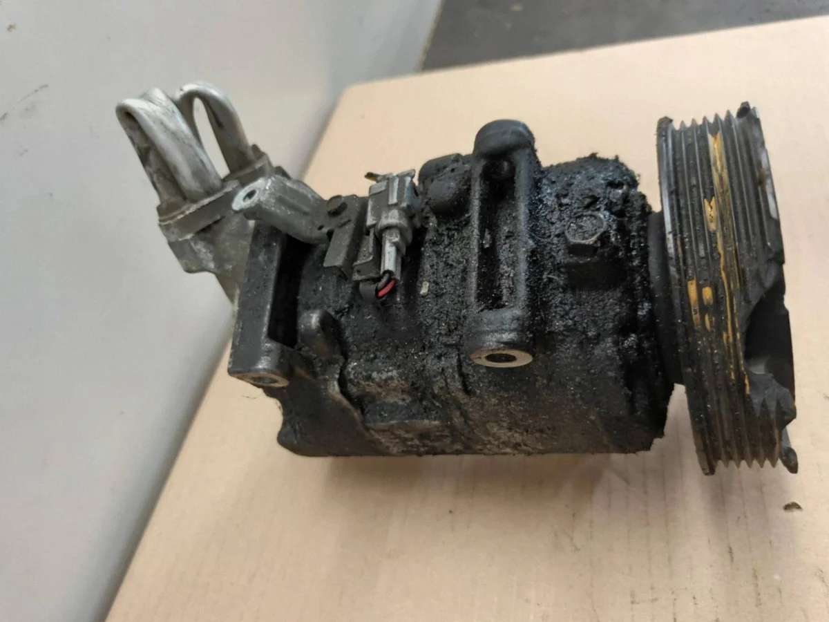 Compressor de AC Renault 8200939386A image 4