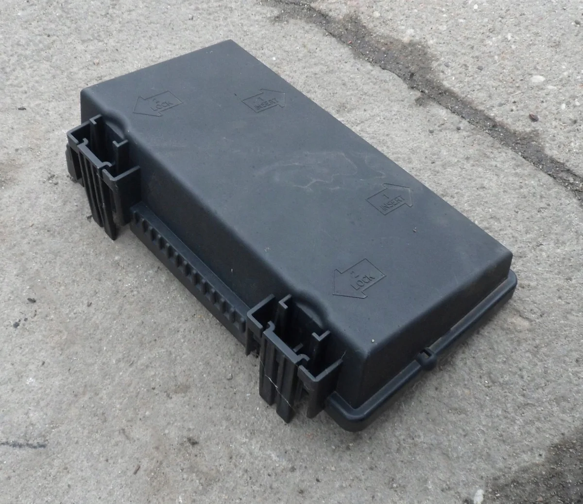 Cache porte-fusible Fiat Grande Punto 51701703 image 4