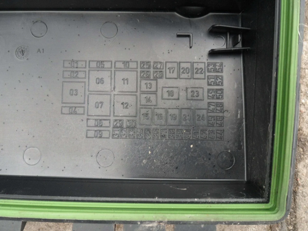 Cache porte-fusible Fiat Grande Punto 51701703 image 5