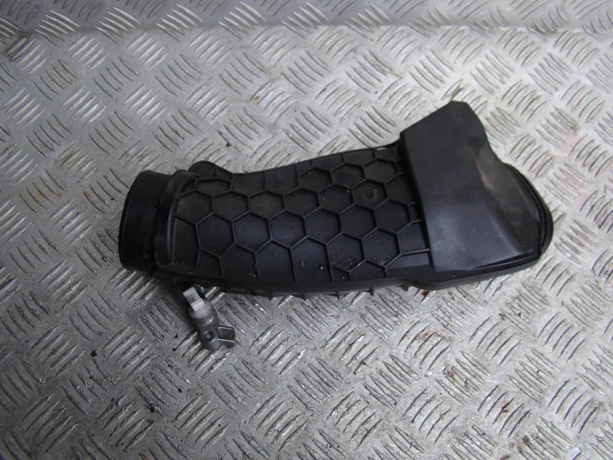 Mercedes W907 Ilmanotto putki A9075282700