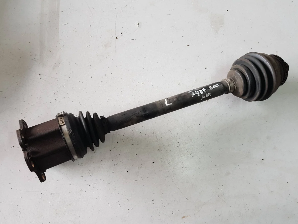Audi A4 B7 2.0 TDI BRD vetoakseli vasen 8E0407271AT I8E0407271ATI