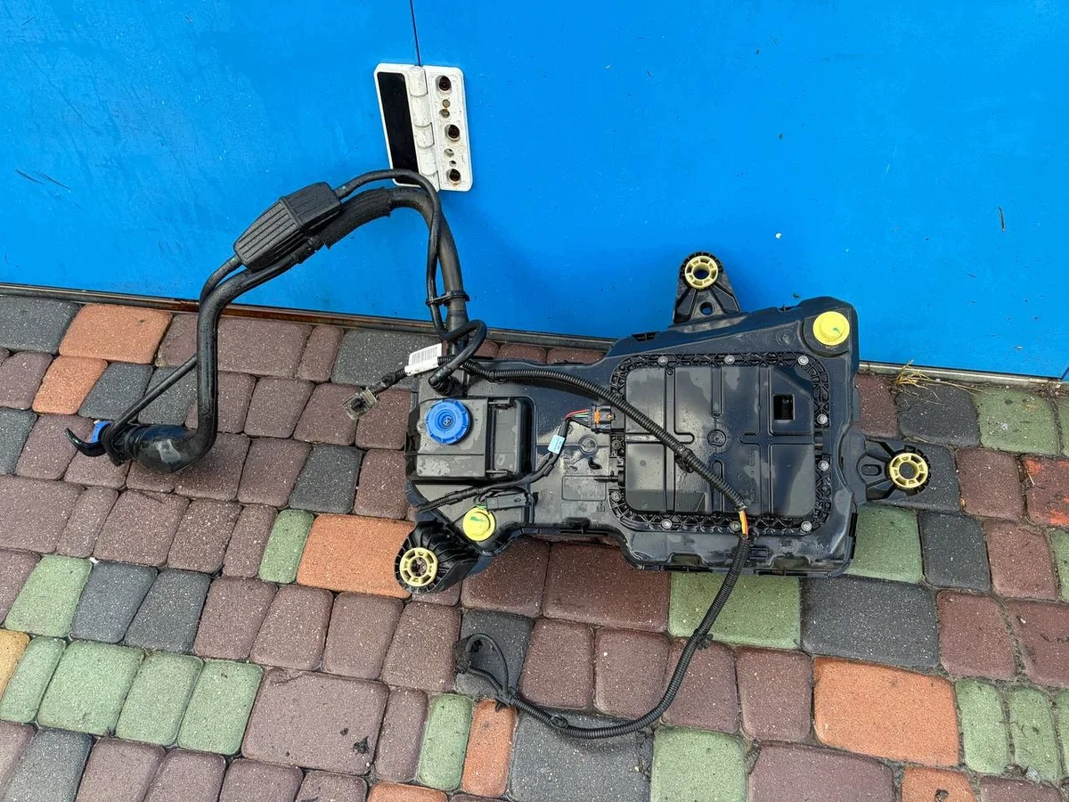 Réservoir Pompe AdBlue Peugeot Partner 1.5 HDi 9817601880