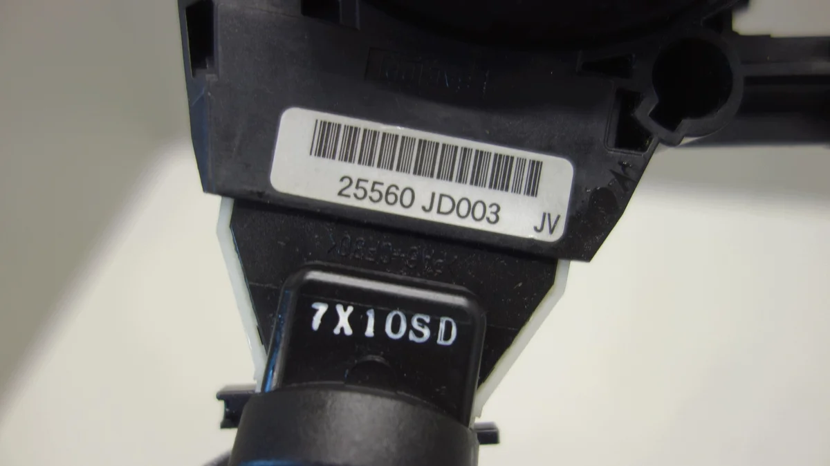 Nissan Qashqai J10 Ohjauspaneelin kytkin 25560-JD003