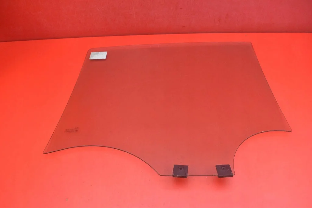 Dacia Sandero Vitre latérale arrière droite image 4