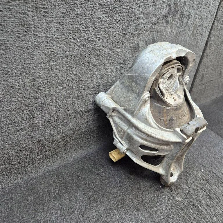 Audi Q7 Q8 Suporte do motor 4M0199372HC image 5