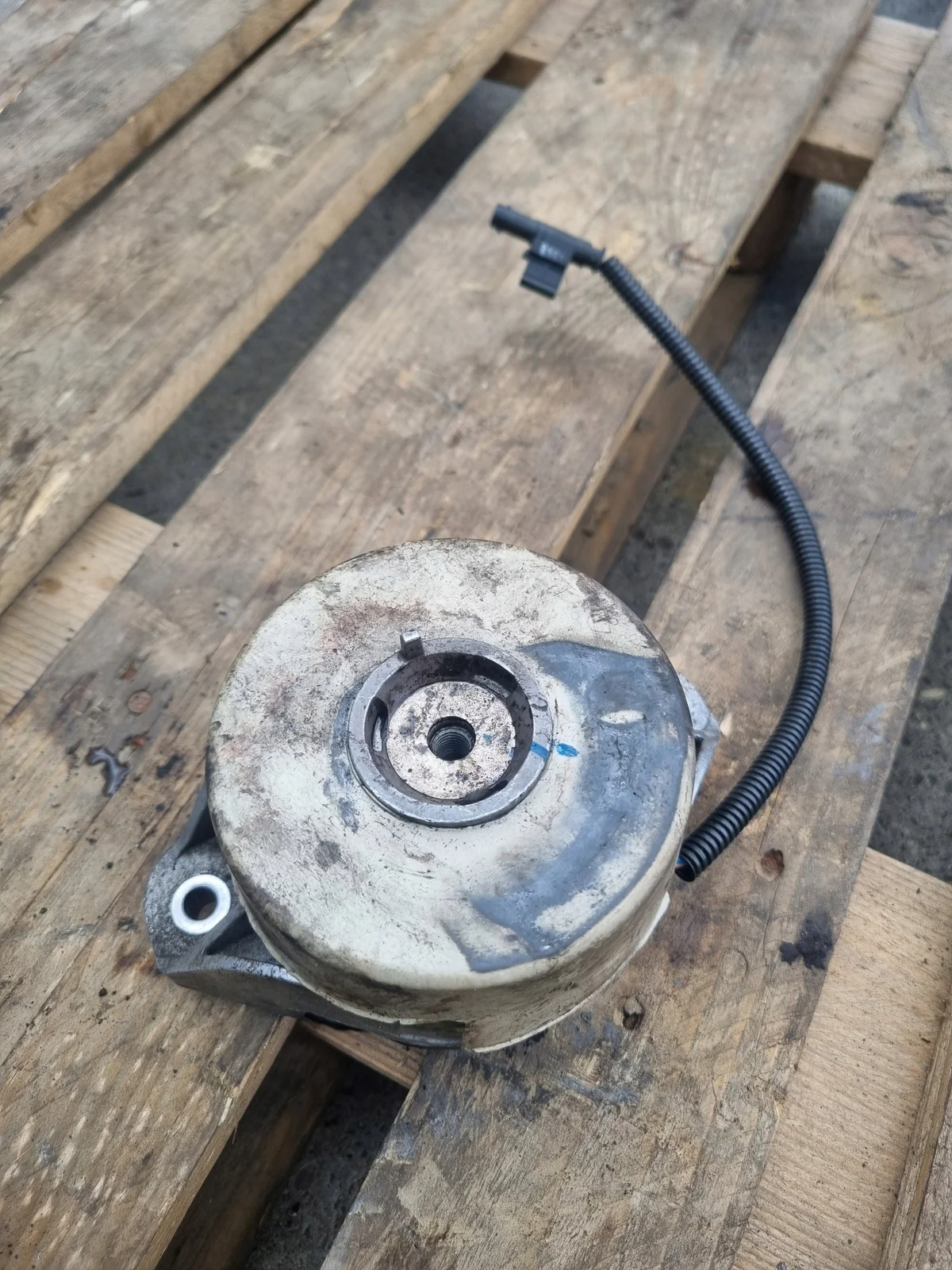 Motorfäste vänster Mercedes S-klass W222 A2222406100
