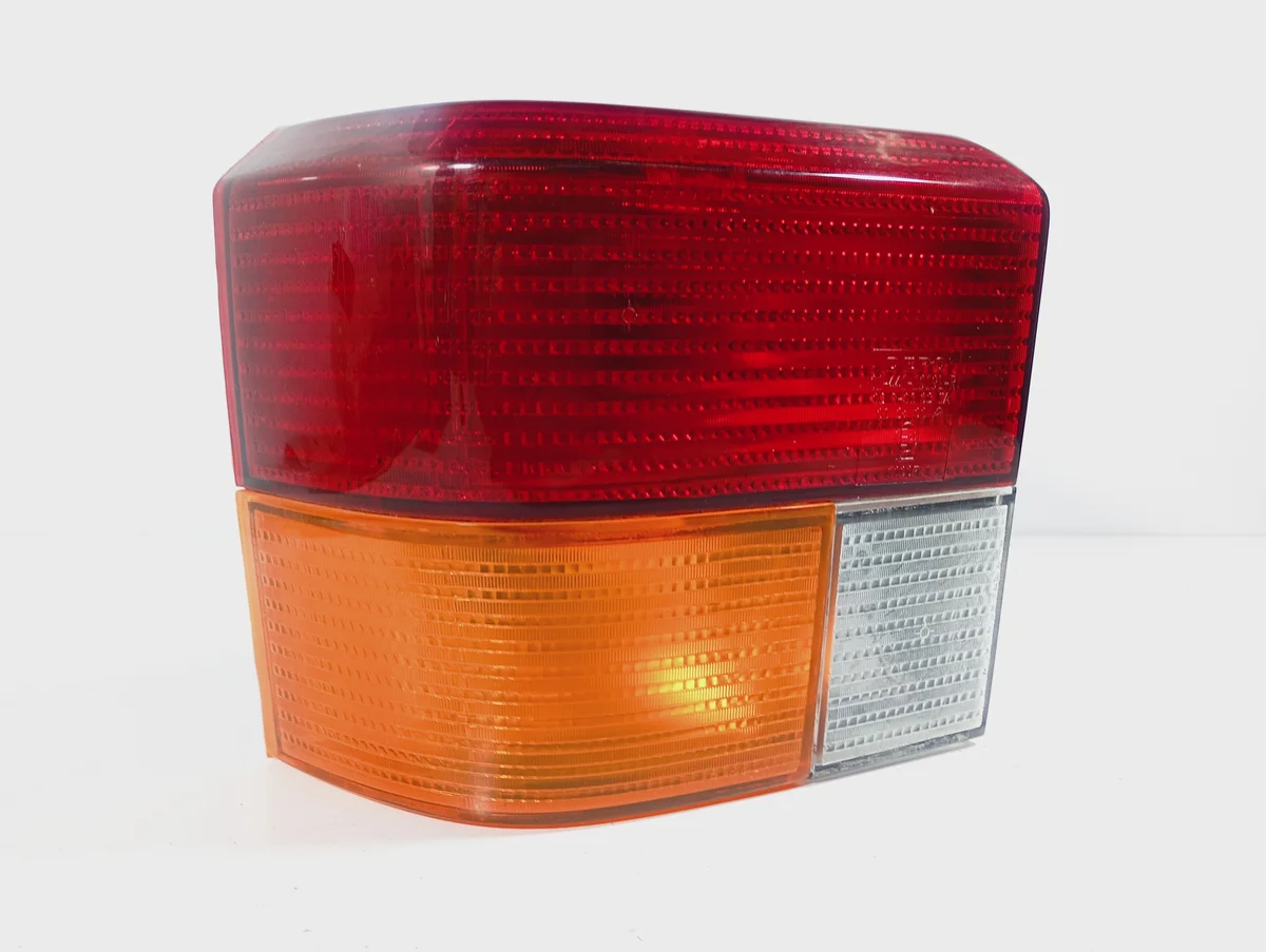 Piloto trasero izquierdo VW Transporter T4 084411919L