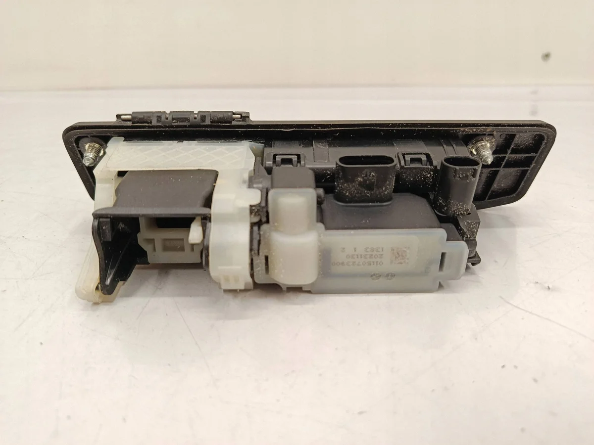 Mercedes GLA H247 bagageluckans handtag A0997503700