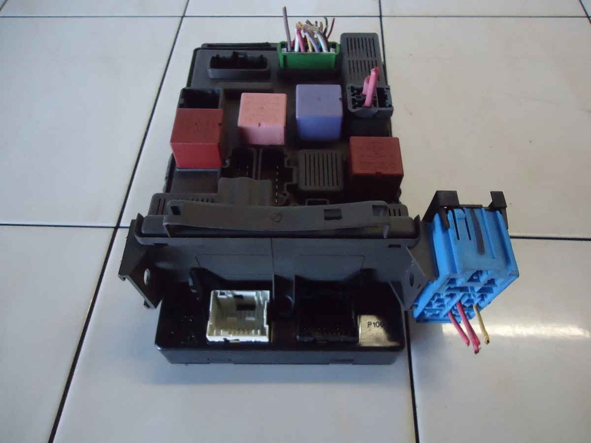 Módulo de fusibles Renault Laguna II 1.9 dCi 8200371619