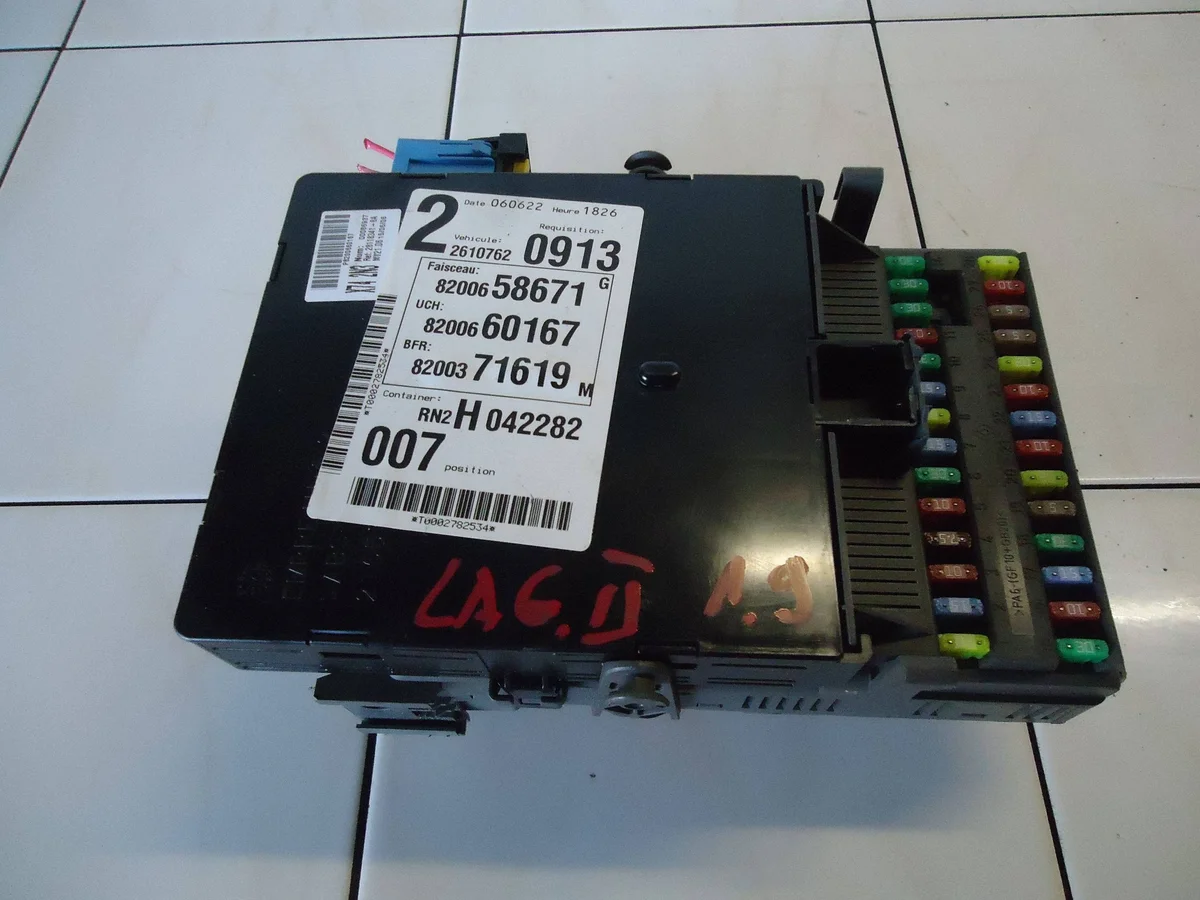 Module fusibles Renault Laguna II 1.9 dCi 8200371619