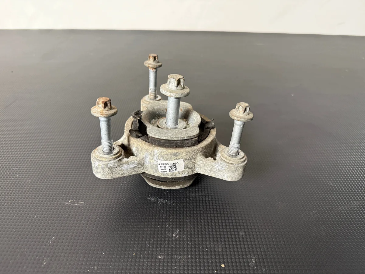 Support de boîte de vitesses Maserati Ghibli SQ4 670003631
