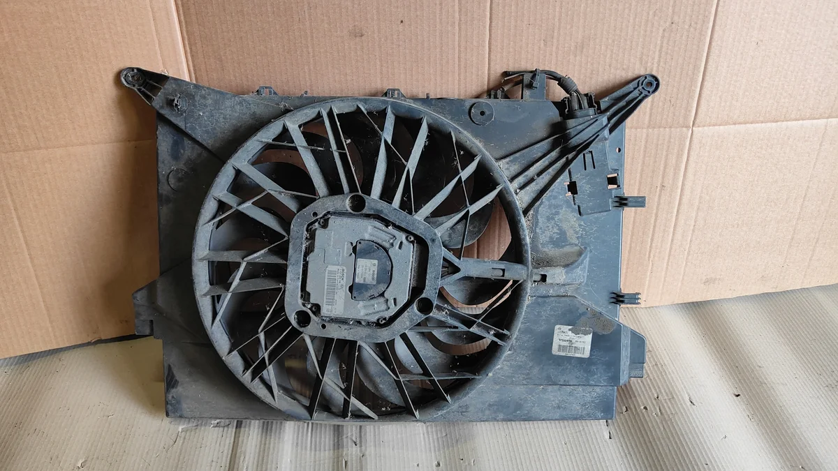 Volvo S60 V70 S80 XC70 XC90 Ventoinha Radiador Carcaça 861676286167633137229010
