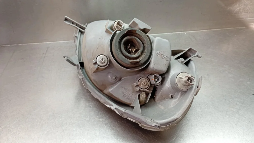Scheinwerfer links Toyota Yaris I image 5