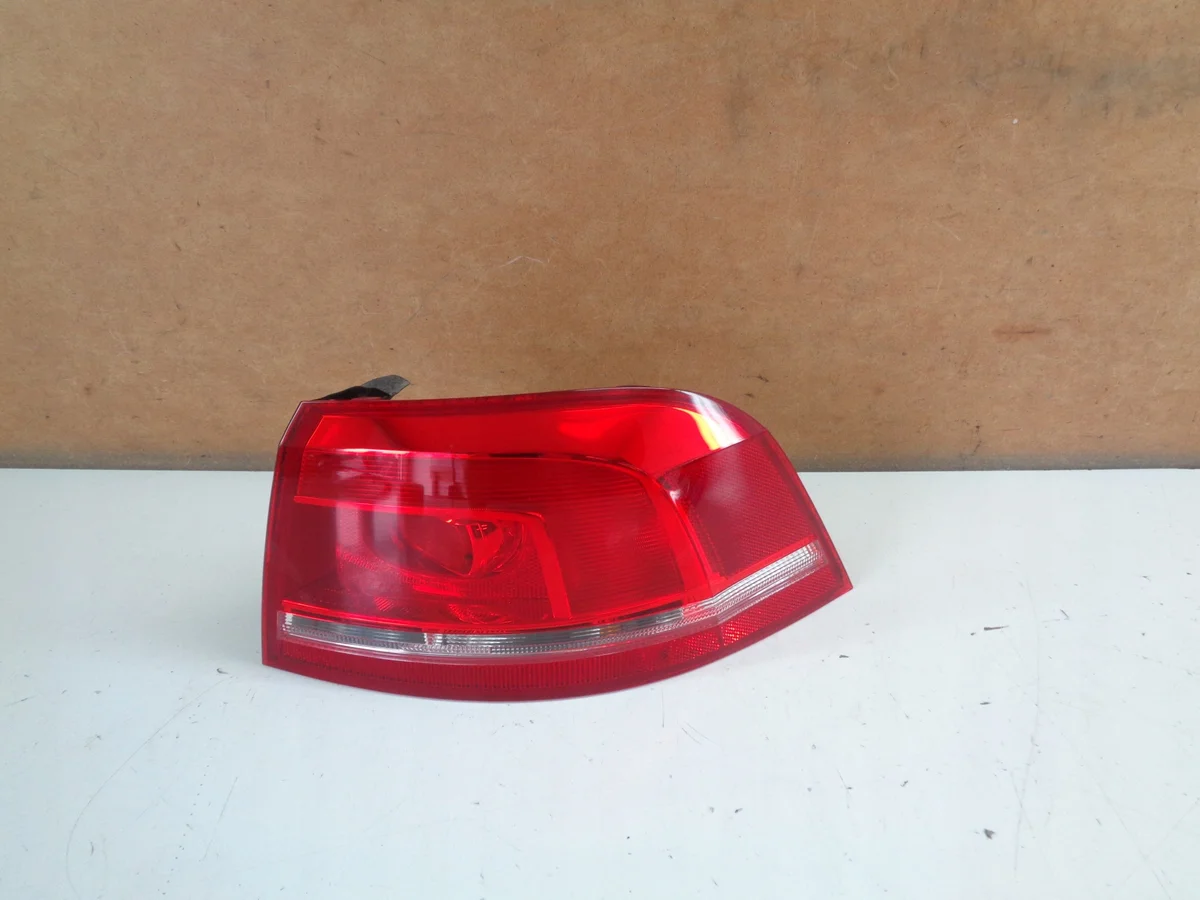 VW Passat B7 Rear Right Tail Light Kombi 3AF945096C