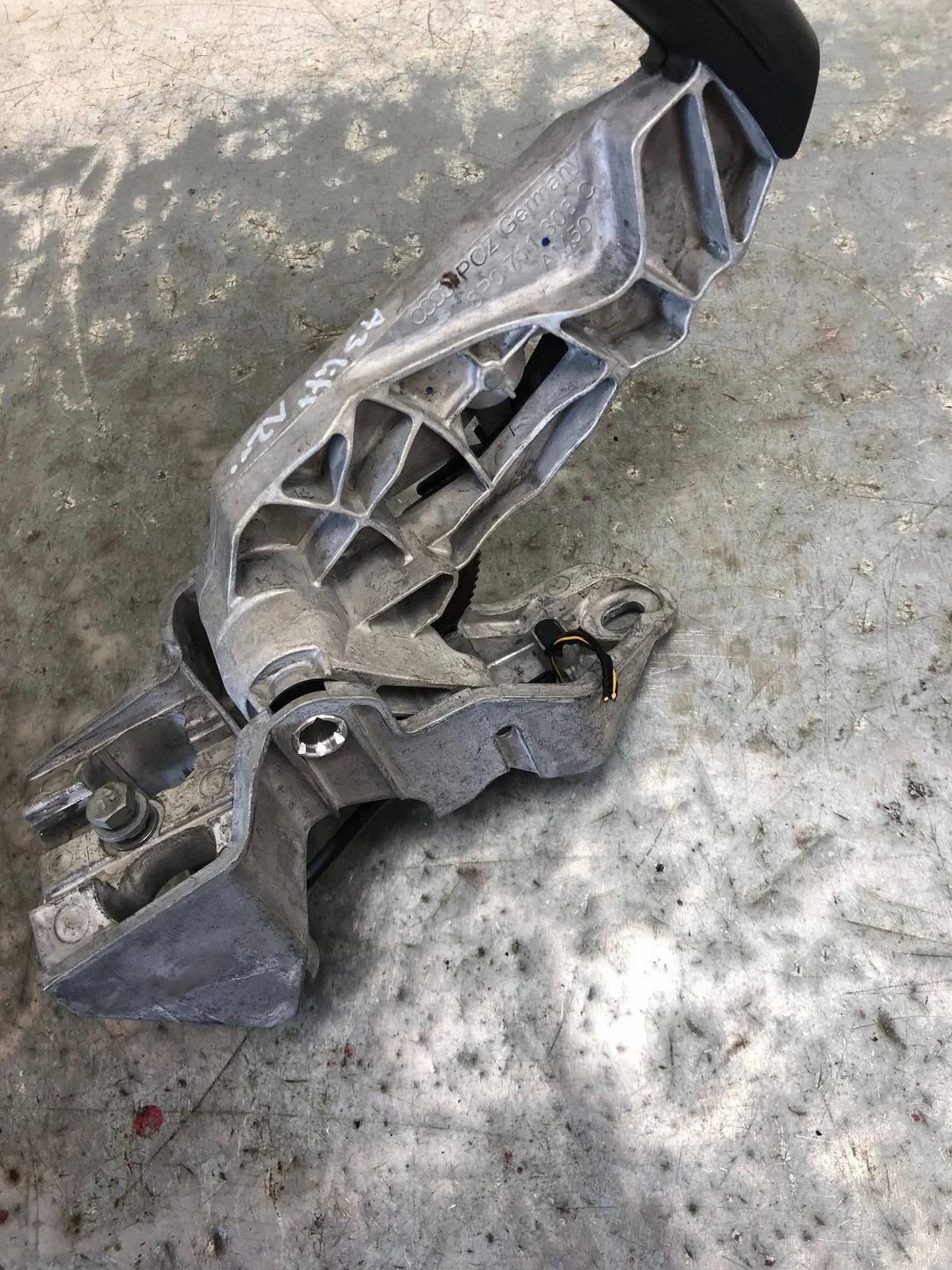 Leva freno a mano Audi A3 8P 8P0711303C