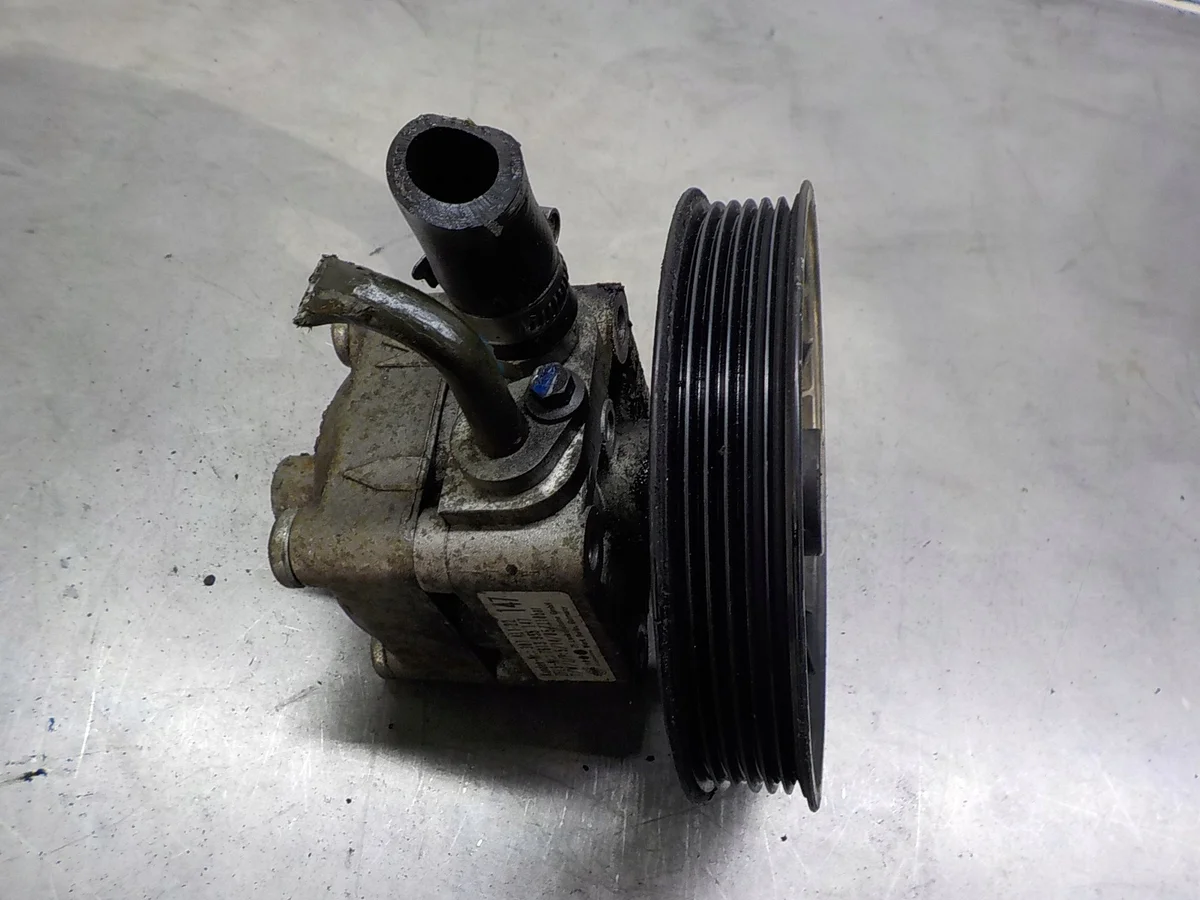 Ohjaustehostimen pumppu Volvo 30741122