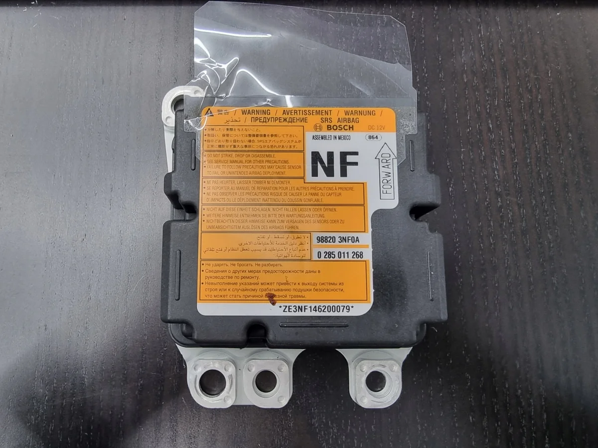 Nissan Leaf ZE0 Airbag Regeleenheid 0285011268