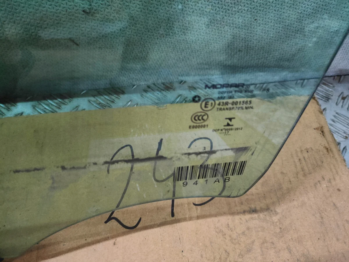 Chrysler Pacifica Front Left Door Window Glass 04672625AWSZYBA image 3
