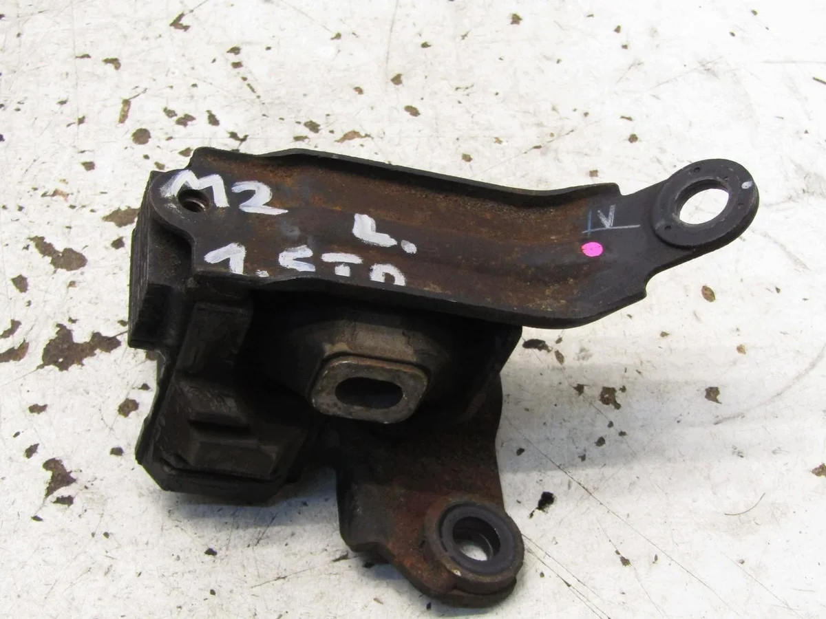 Motorsteun links Mazda 2 DJ III 1.5 SKYACTIV-D DA6R39070