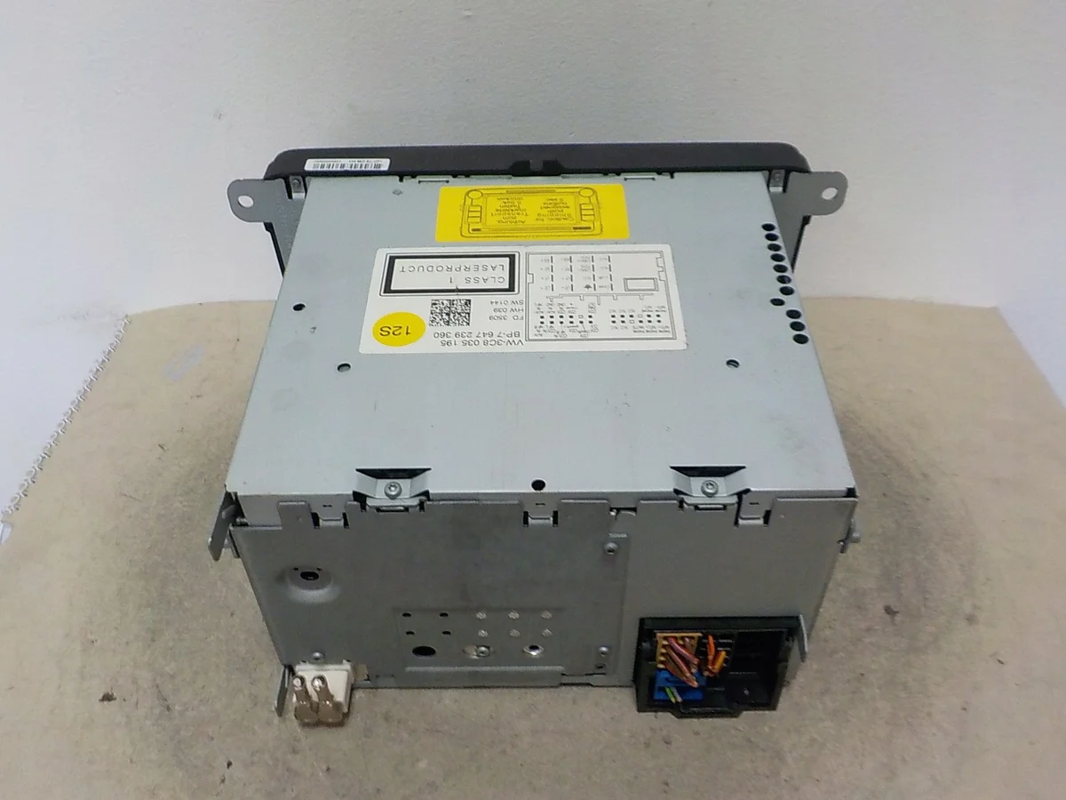 Radio navigointi VW Tiguan Passat B7 3C8035195 image 3