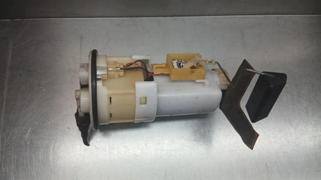 Pompe à carburant Toyota Yaris I 1.0