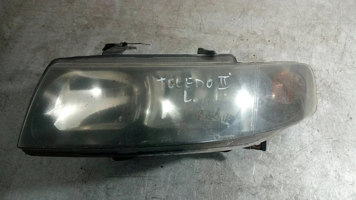 Vänster framlykta SEAT Toledo 1M19410011B