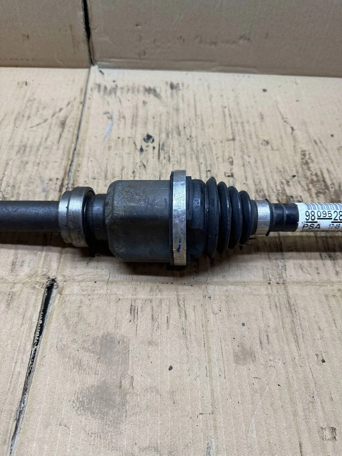 Demi-arbre de transmission Peugeot 3008 II 9809528180VAR