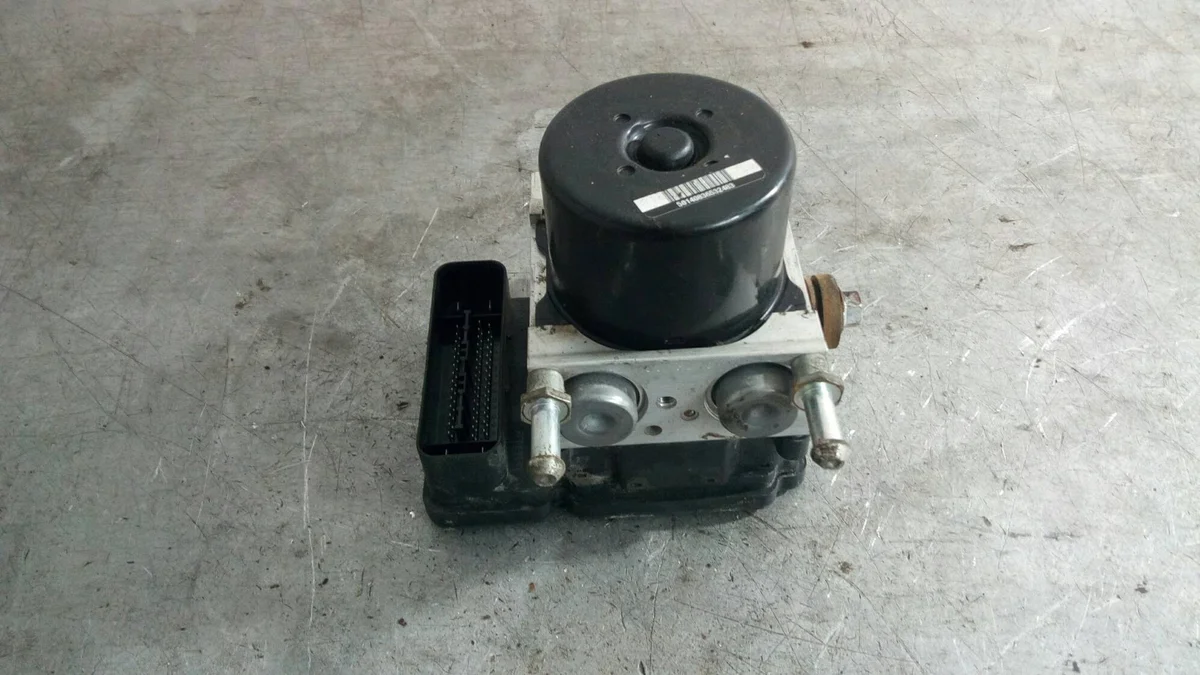 ABS pomp Mitsubishi Lancer 4670A352