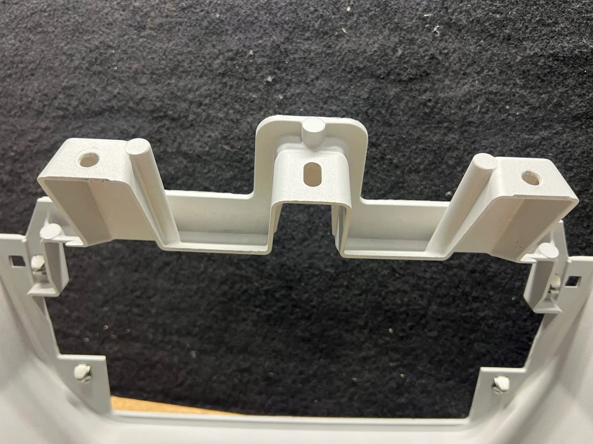 Land Rover Defender L663 L8B2045A54AE - Support de tableau de bord inférieur image 9