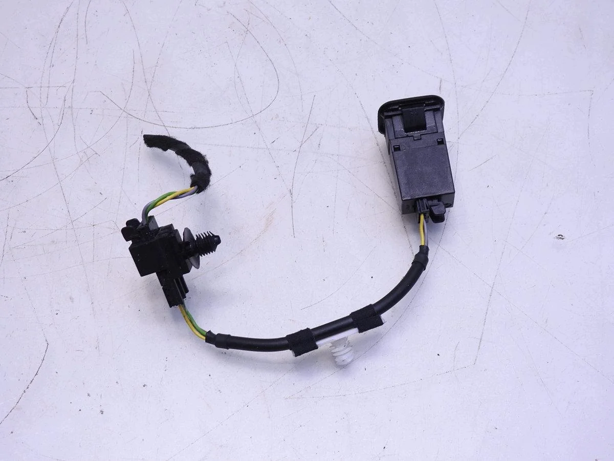 Audi A4 B8 Aux Socket 8K0035474B image 3