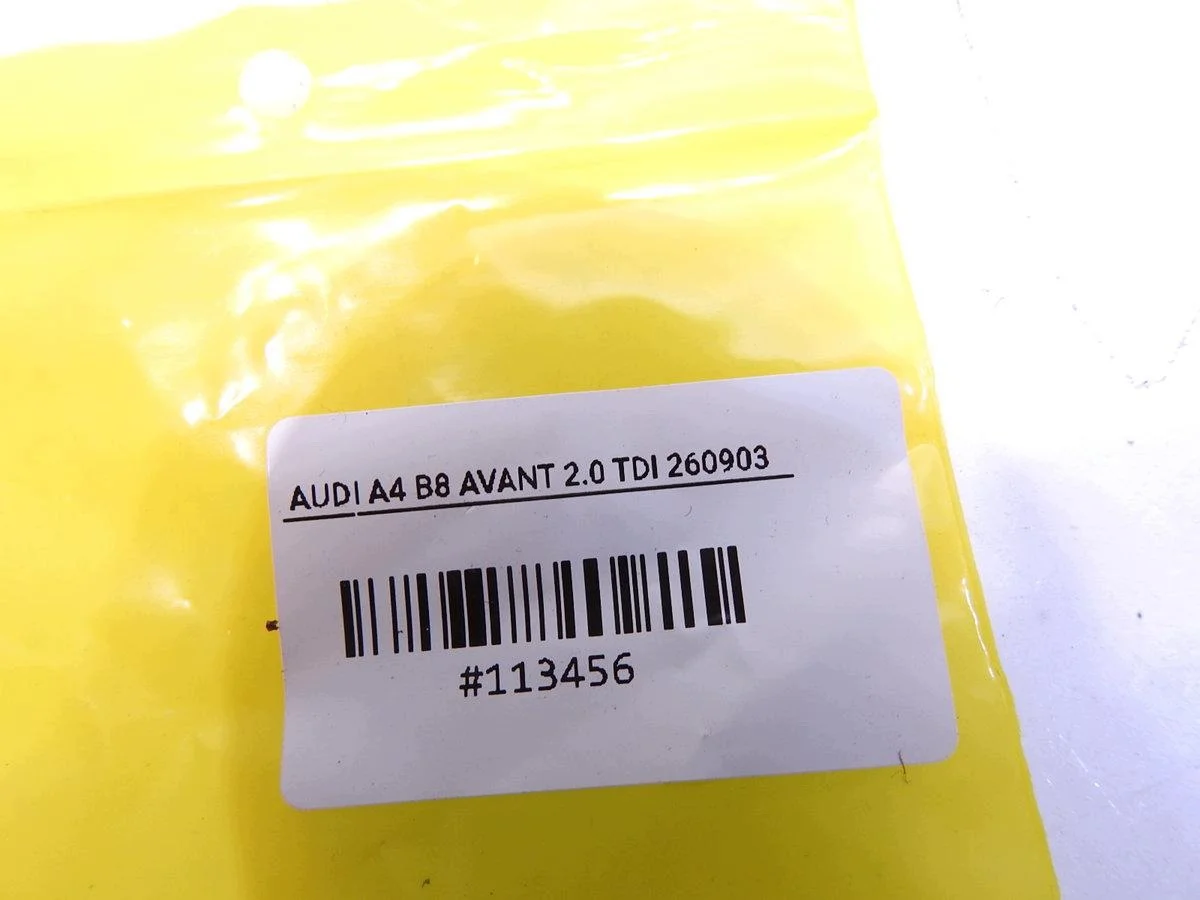 Audi A4 B8 Aux Socket 8K0035474B image 4