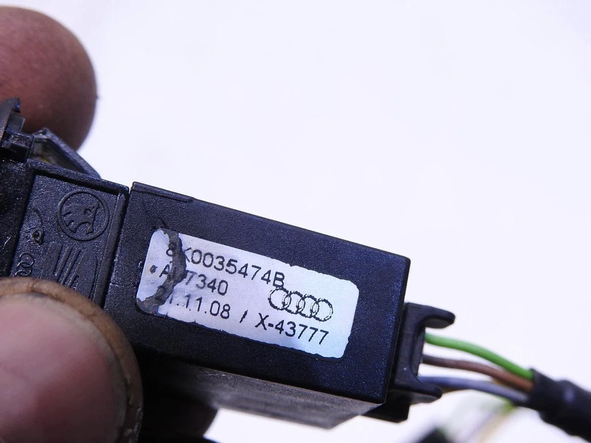 Audi A4 B8 Aux Socket 8K0035474B image 5