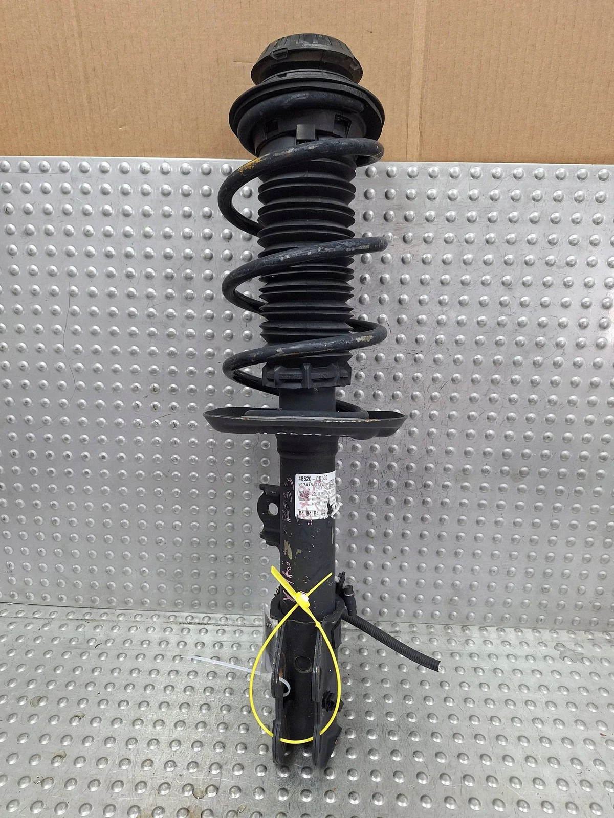 Stoßdämpfer Links Vorne Toyota Yaris Cross S27728839