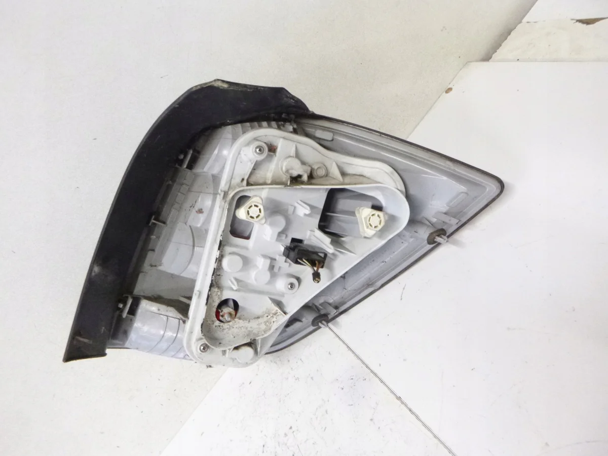 Feu arrière gauche Opel Astra H 24451838 Combi image 7