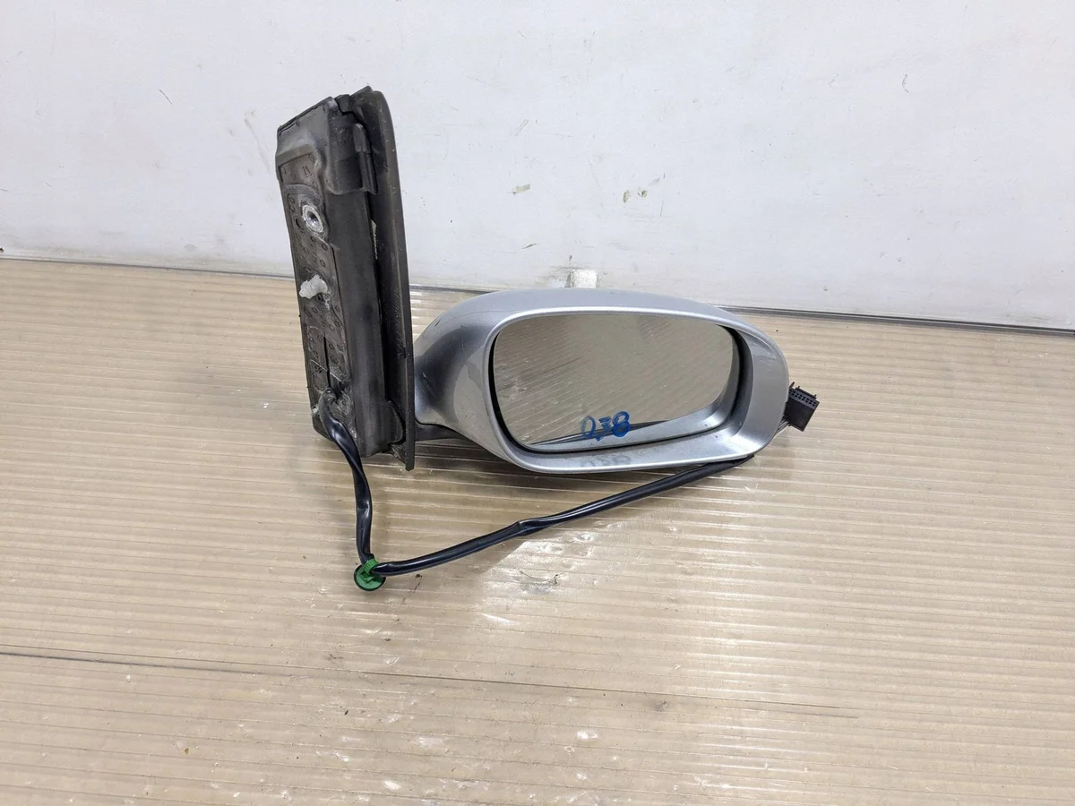 Sähköinen sivupeili Volkswagen Touran 1900cm3 073016LL